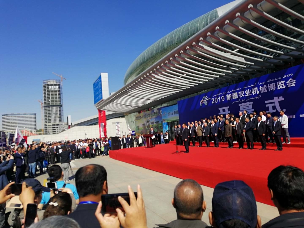 威尼斯(中国)股份有限公司首次参加新疆农机博览会赢得无数点赞