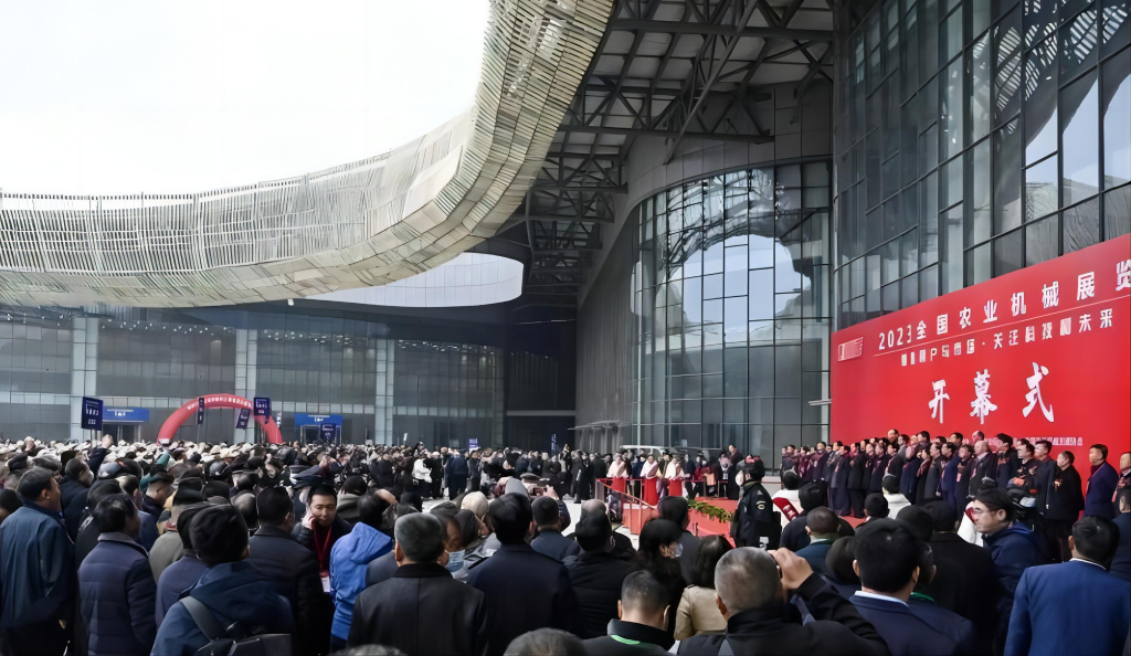 威尼斯(中国)股份有限公司携多款农业机械系列轮胎惊艳亮相2023高精尖智能农机展