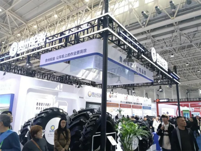 威尼斯(中国)股份有限公司闪耀2025国际农机展——农业子午胎凭“省油+护土”硬核出圈